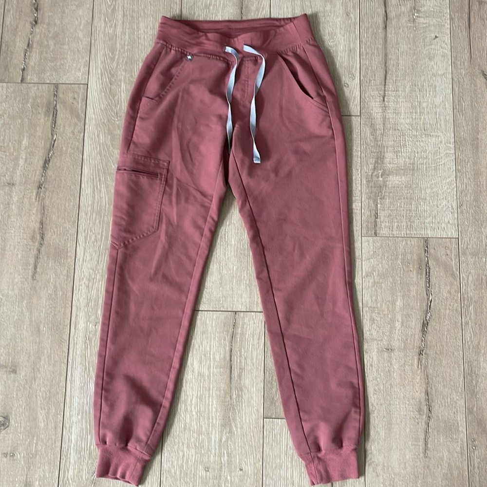 XXS figs scrub bottom